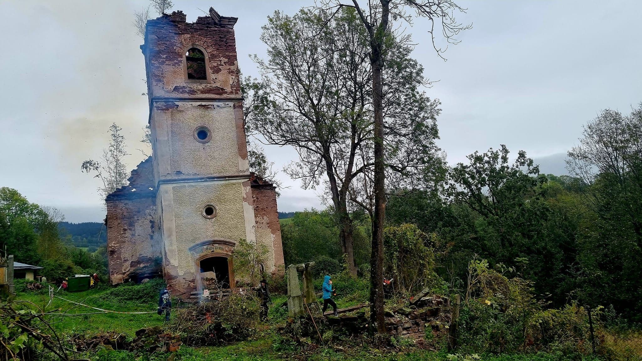 Fotka k článku 5.10.2024 - další brigáda u Evangelického kostela